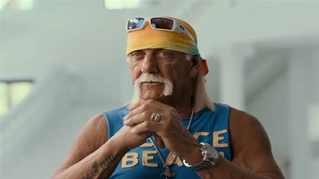 كواليس أسطورية.. تفاصيل المقابلة الأخيرة لهالك هوجان قبل وفاته في سلسلة وثائقية